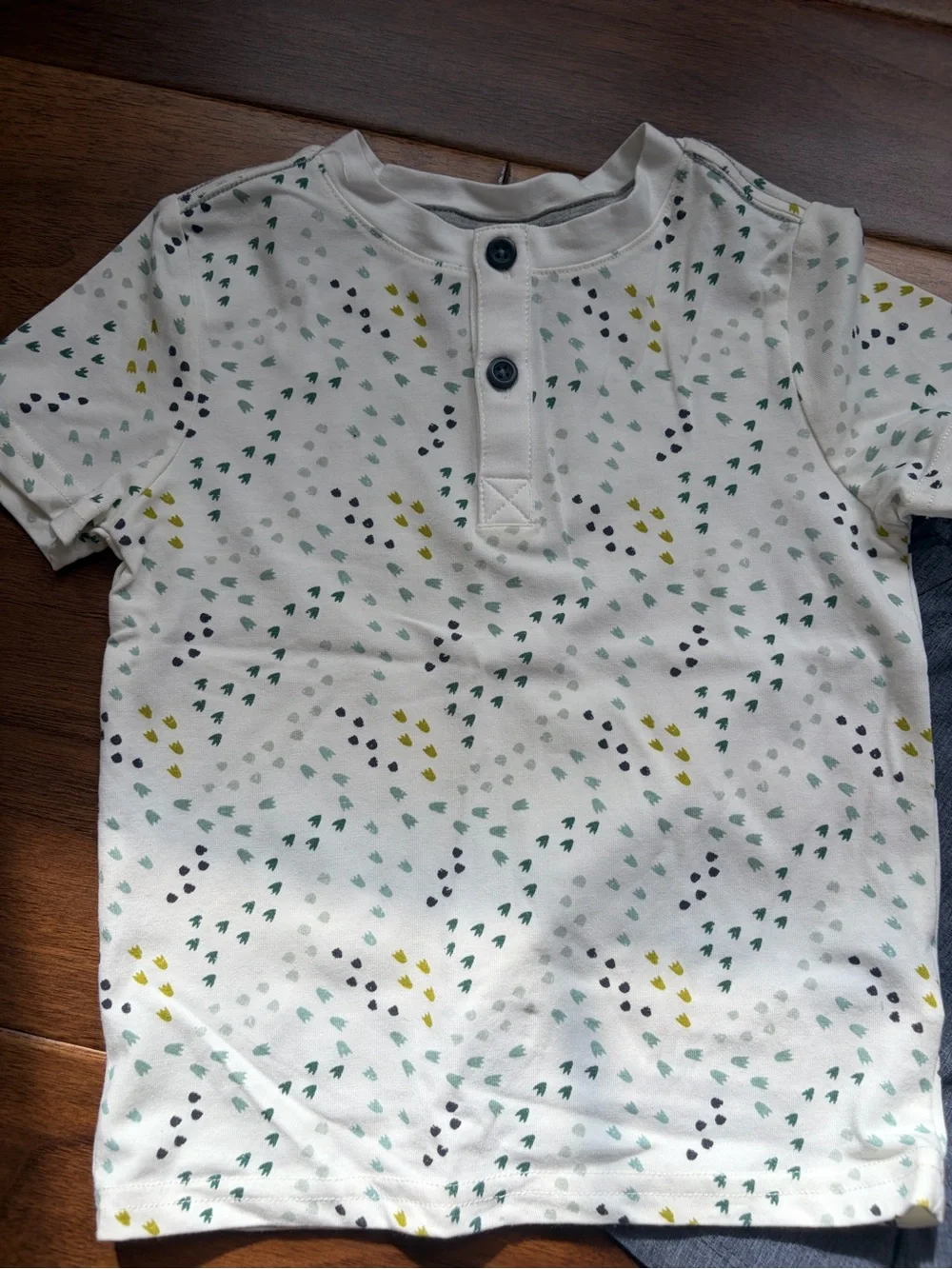Tommy Bahama boys white Printed Henley Tee & Gray Shorts Set size 2T - EUC